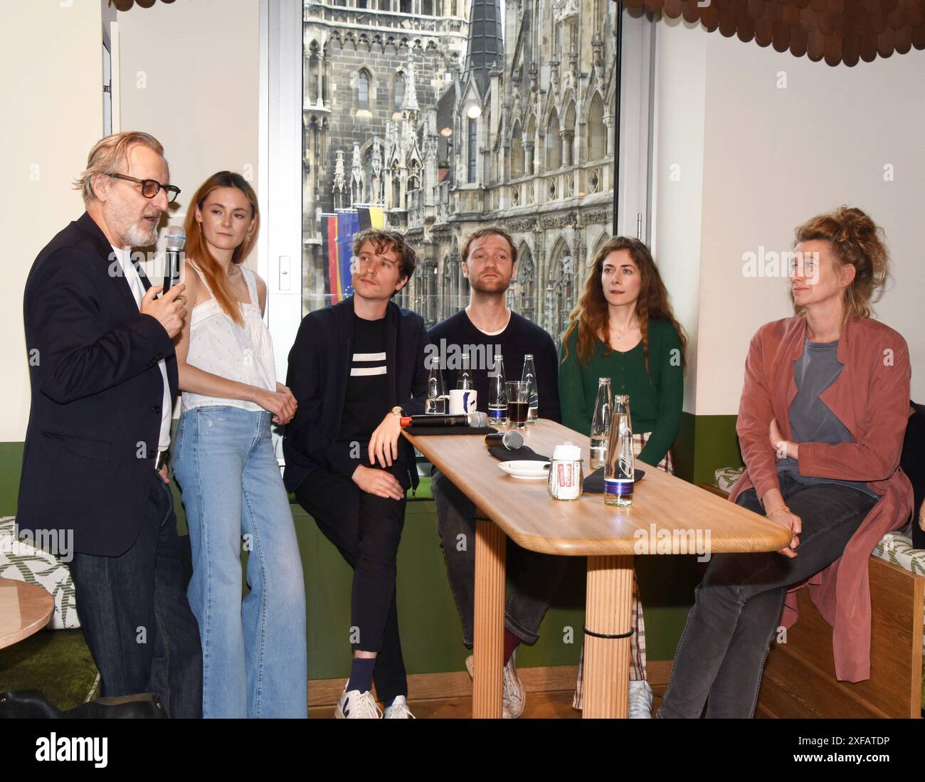 Robert Marciniak Produzent Lea van Acken Schauspielerin Anton von Lucke Schauspieler Vincent Redetzki, Schauspieler Amy Benkenstein Schauspielerin Neele Vollmar Regisseurin Muenchen 02.07.2024 Ludwig Beck-Lieblingsfilm-Filmfest Muenchen Matinee Filmtalk Call Me Levi Muenchen *** Robert Marciniak Produzent Lea van Acken Schauspielerin Anton von Lucke Schauspieler Vincent Redetzki, Schauspieler Amy Benkenstein Schauspielerin Neele Vollmar Regisseur München 02 07 2024 Ludwig Beck Lieblingsfilm Filmfest München Matinee Filmtalk Call Me Levi Muenchen Stockfoto