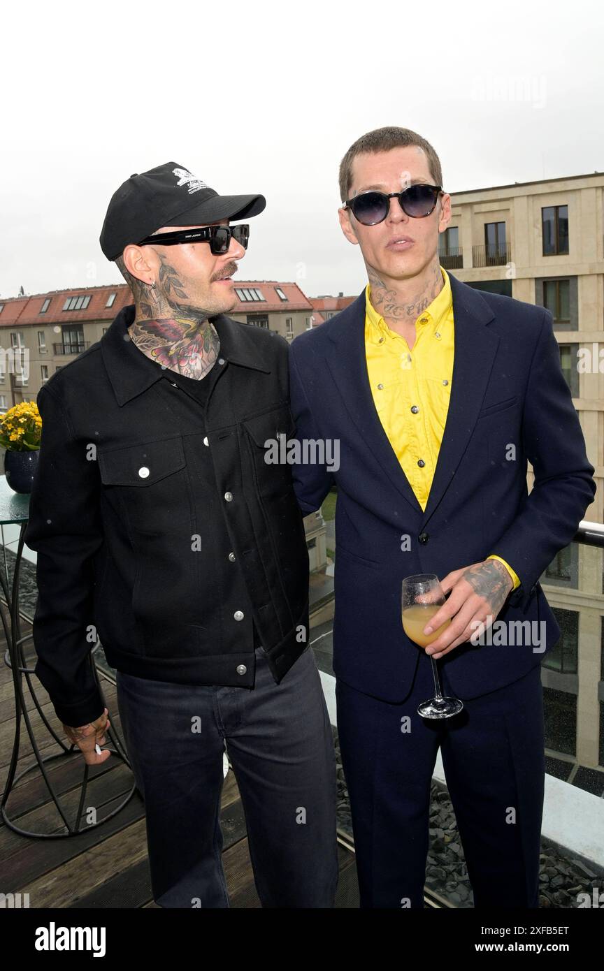 Moritz Taylor mit Gast beim Thomas Sabo 40 Jahre Presse Cocktail & Collection Präsentation auf der Berlin Fashion Week S/S 2025 im China Club. Berlin, 02.07.2024 Foto:XF.xKernx/xFuturexImagex sabo_4654 Stockfoto