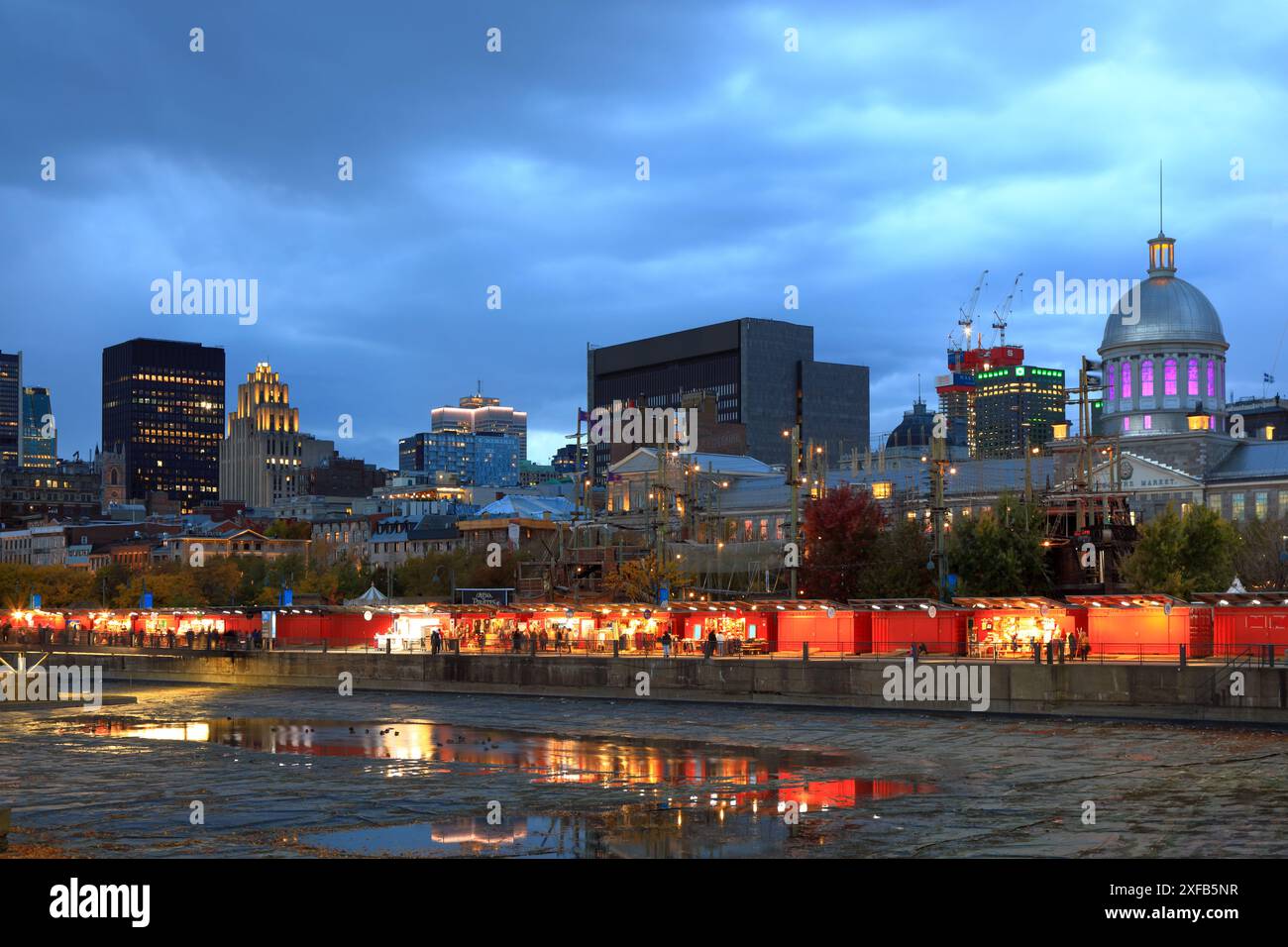 Geografie / Reise, Kanada, Quebec, Montreal, Blick vom Vieux Port auf die Skyline in der Dämmerung, ADDITIONAL-RIGHTS-CLEARANCE-INFO-NOT-AVAILABLE Stockfoto