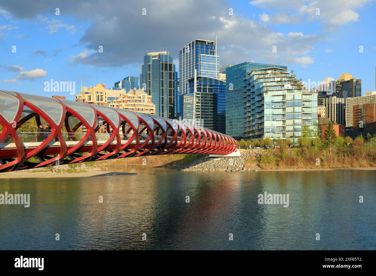Geografie / Reisen, Kanada, Alberta, Calgary, Peace Bridge over Bow River, ADDITIONAL-RIGHTS-CLEARANCE-INFO-NOT-AVAILABLE Stockfoto