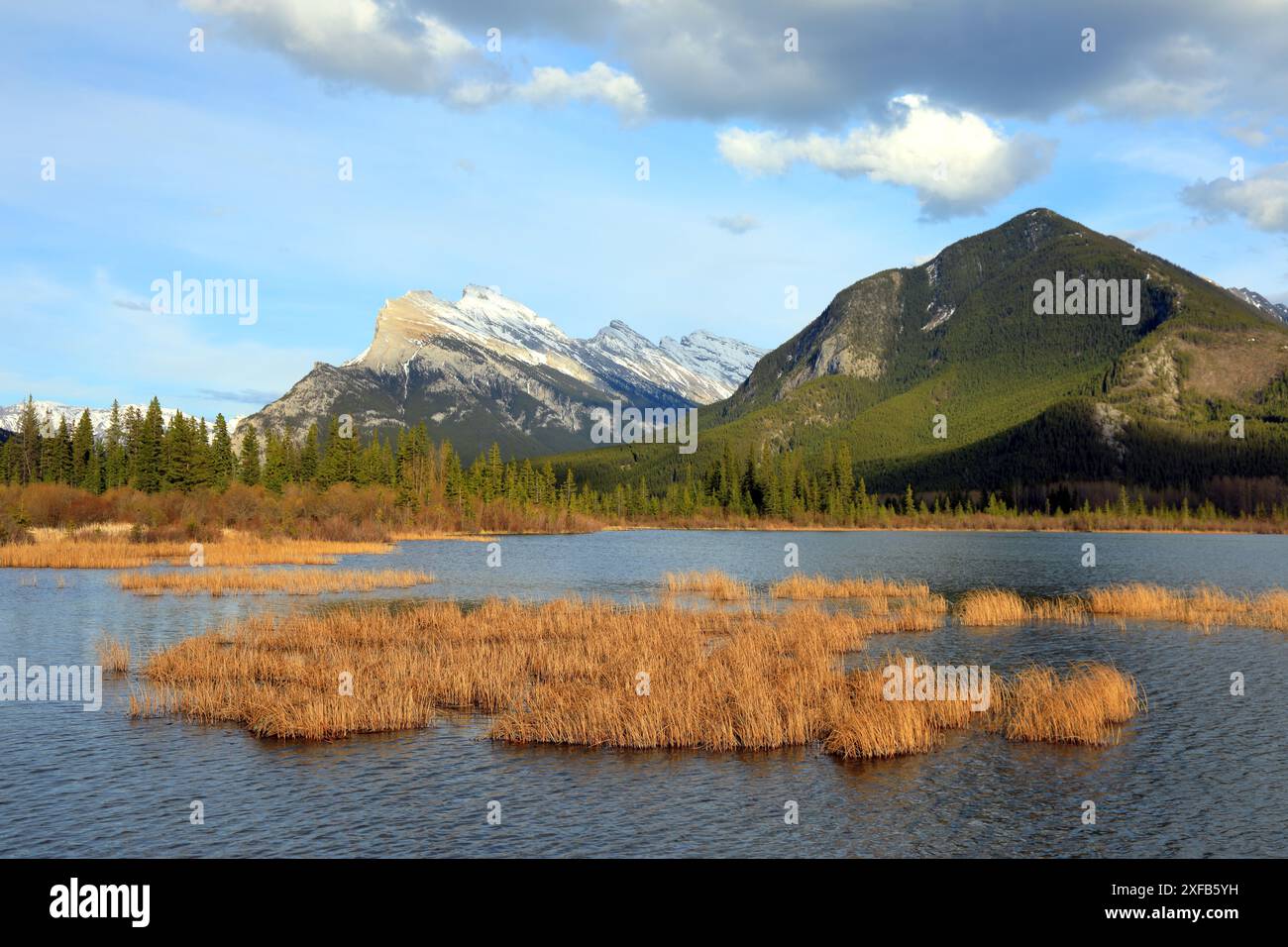 Geografie / Reisen, Kanada, Alberta, Banff, Vermillion Lakes, Mt. RUNDLE, ADDITIONAL-RIGHTS-CLEARANCE-INFO-NOT-AVAILABLE Stockfoto