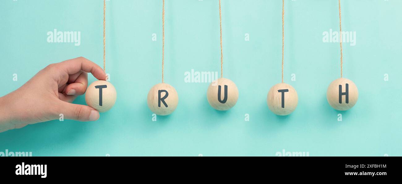 Wahrheit, Desinformation und Propaganda, Fakten und Fake News, Konzept der Verschwörungstheorie, Medien und Manipulation, Gedankenkontrolle Stockfoto