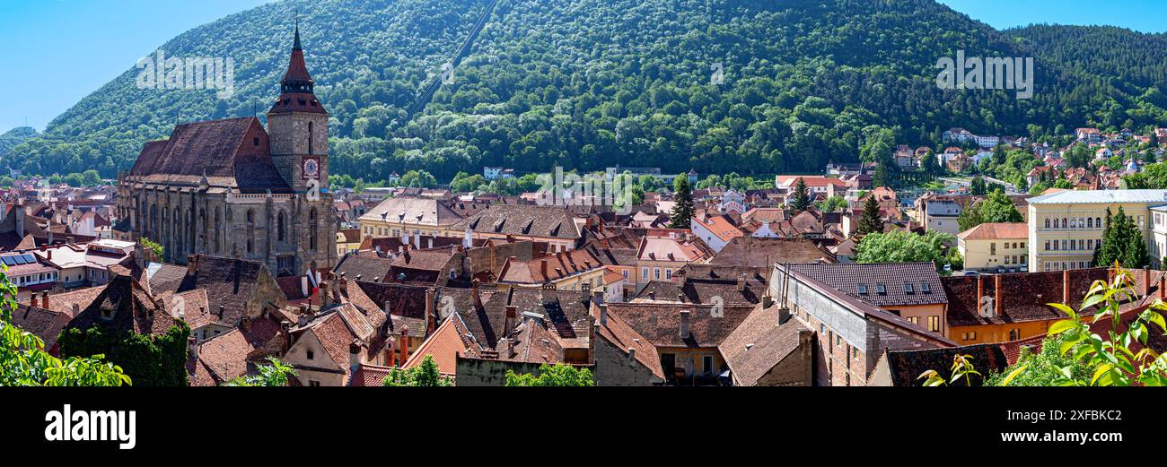 Panoramablick über die Stadt Brasov (Kronstadt) in Transsylvanien mit der schwarzen Kirche vom sogenannten „Schwarzen Turm“, Rumänien Stockfoto Panoramablick über die Stadt Brasov (Kronstadt) in Transsylvanien mit der schwarzen Kirche vom sogenannten „Schwarzen Turm“, Rumänien Stockfoto