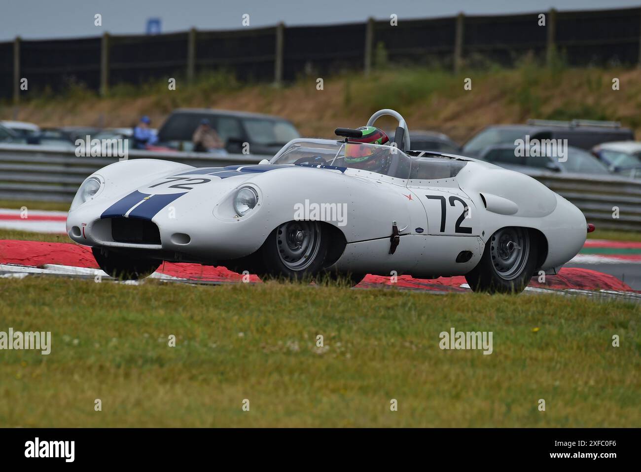 Richard Cook, Lister Jaguar Costin, MRL RAC Woodcote Trophy & Stirling Moss Trophy für Sportwagen vor 56 und vor 61, ein einstündiges Rennen mit Kultcharakter Stockfoto