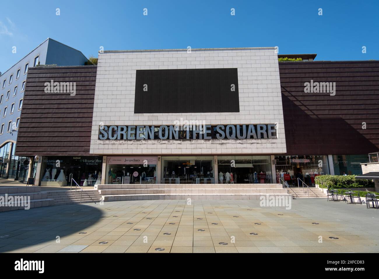 Schirm auf dem Platz am Brewery Square, Dorchester, Großbritannien Stockfoto