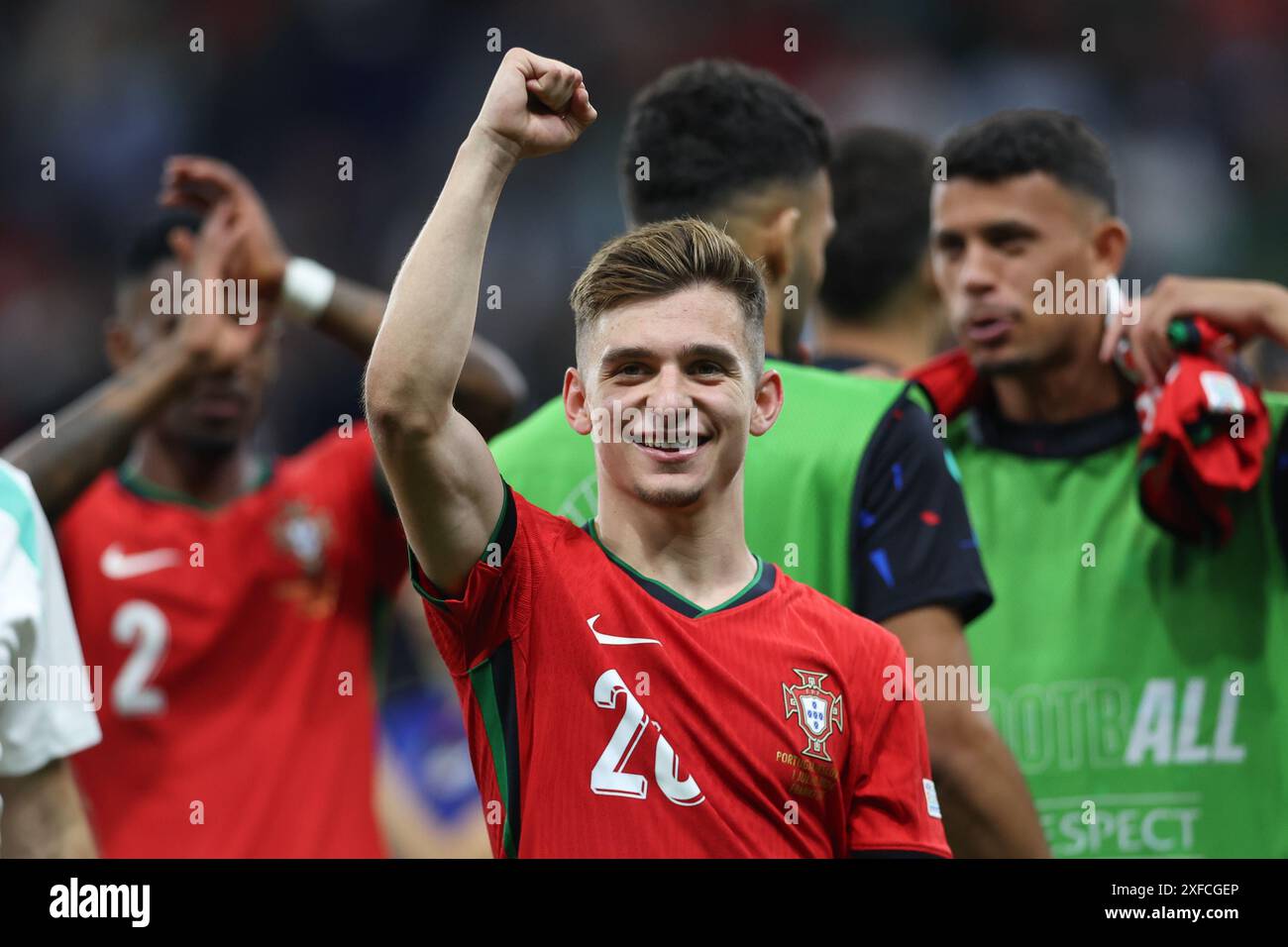 Francisco Conceicao aus Portugal feiert die Qualifikation für die nächste Runde beim Spiel zur UEFA EURO 2024 zwischen Portugal und Slowenien im Deutsche Bank Park (Frankfurt am Main). Endstand: Vollzeit, Portugal 0:0 Slowenien und Elfmeterschießen; Portugal vs Slowenien (3:0) Stockfoto