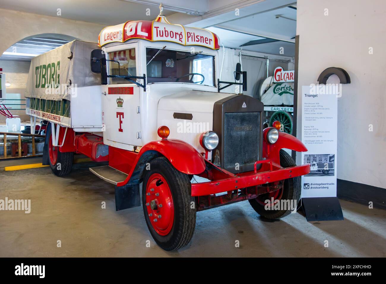 KOPENHAGEN, DÄNEMARK - 29. OKTOBER 2014: Triangel Truck von 1928 im Kopenhagener Carlsberg Museum, das Bier liefert Stockfoto