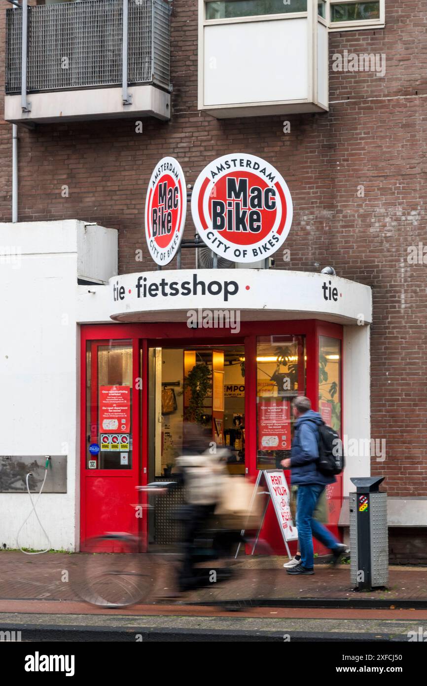 Das Gelände von MacBike bietet Fahrradverleih und -Reparatur in Waterlooplein, Amsterdam. Stockfoto