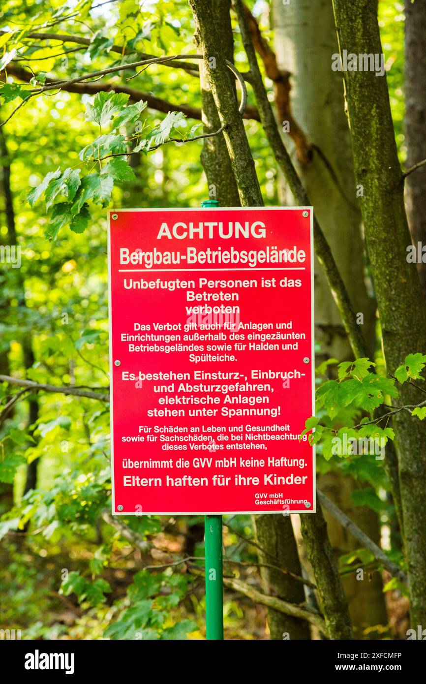 Altenberg Warnschild in Bergbaufolgelandschaft. Altenberg Sachsen Deutschland *** Altenberg Warnschild in der Bergbaulandschaft Altenberg Sachsen Deutschland Stockfoto