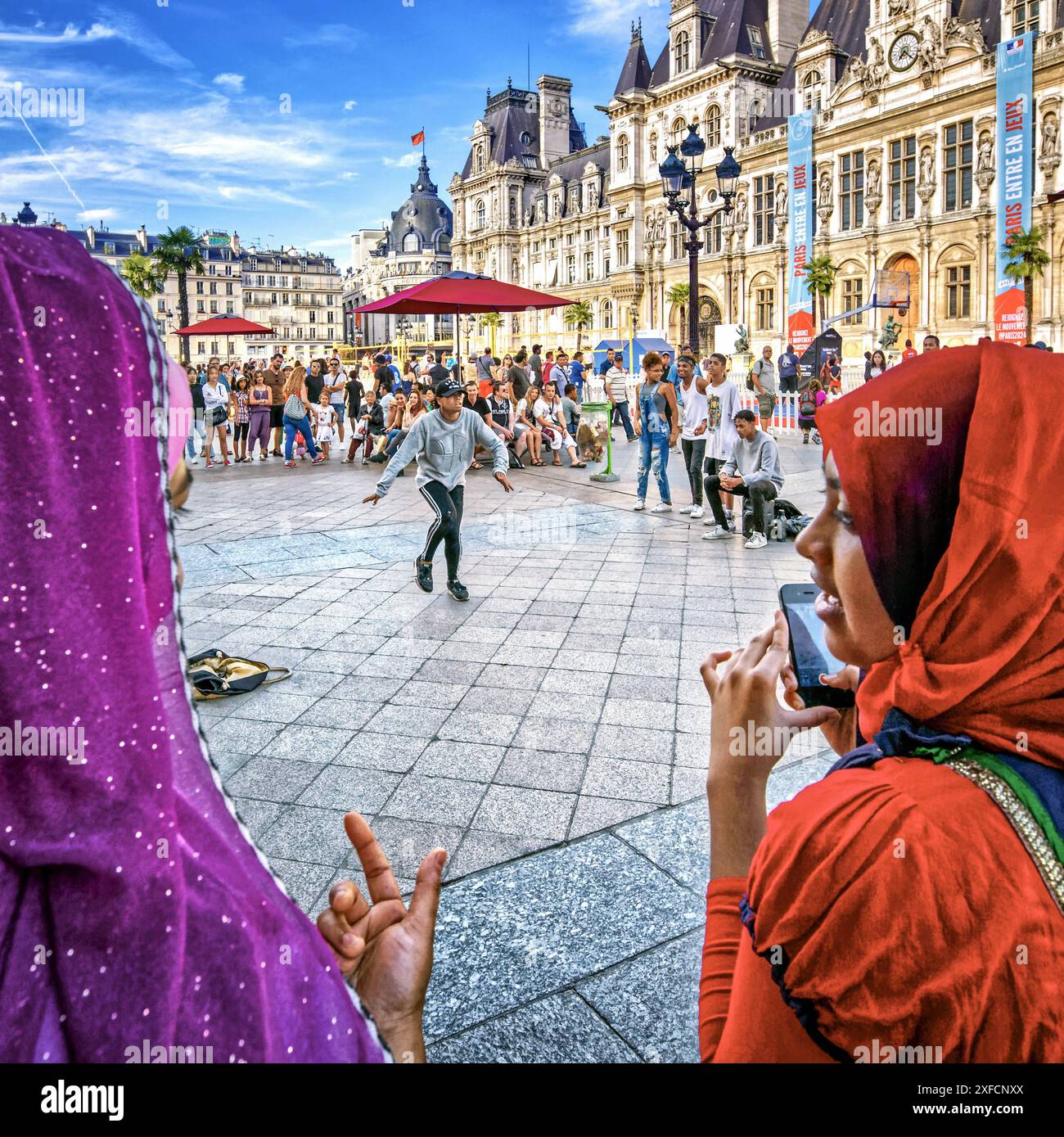 FRANKREICH. PARIS (75) PARIS-PLAGES. HIP-HOP-TANZVORFÜHRUNG AUF DEM VORPLATZ DES HOTELS DE VILLE Stockfoto