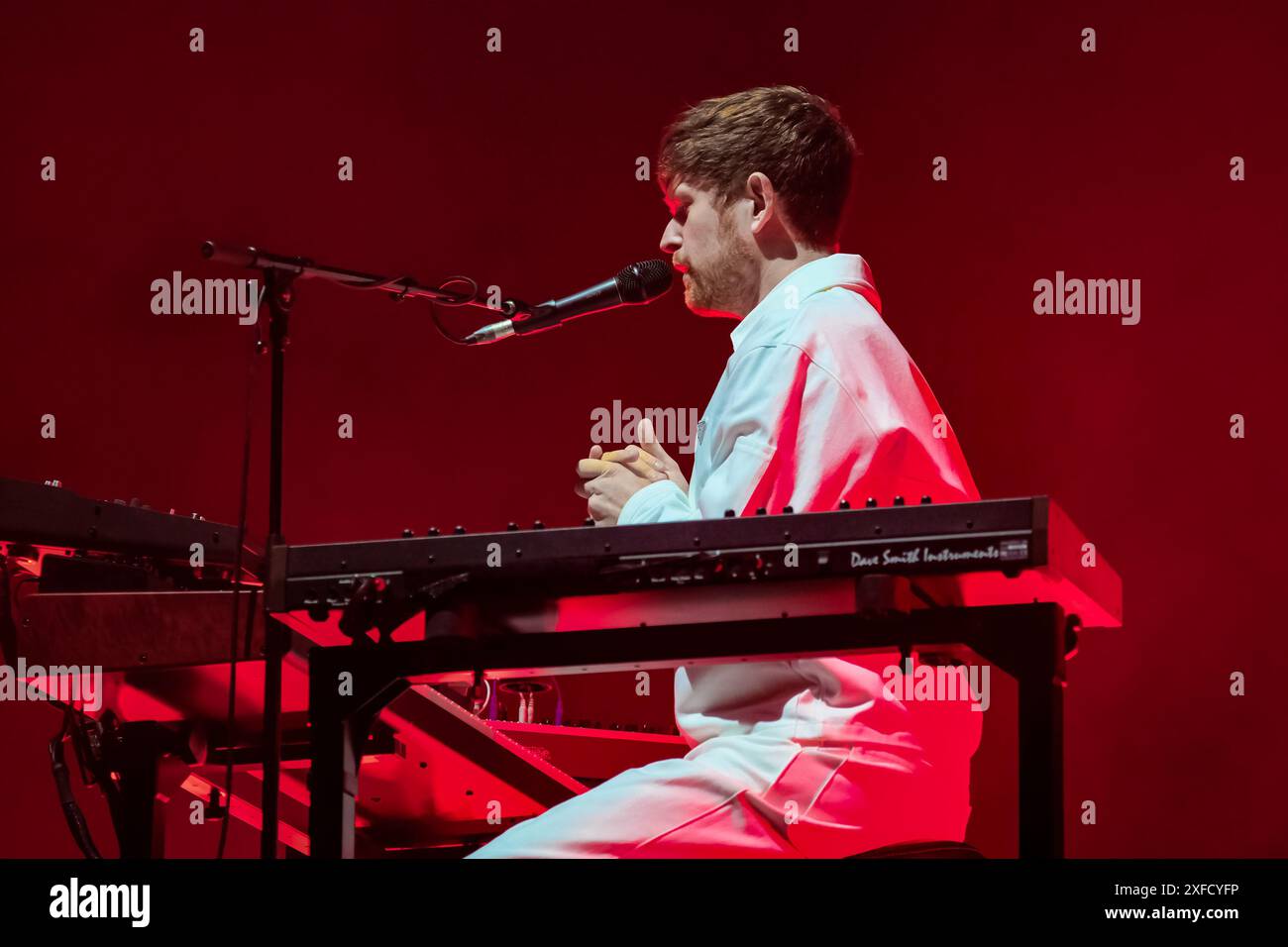 Glastonbury, Großbritannien. 30. Juni 2024. Der mit dem Grammy-Preis ausgezeichnete Sänger und Keyboarder James Blake Litherland, auch bekannt als James Blake, tritt live auf der Bühne des Glastonbury Festivals auf. James Blake ist ein englischer Sänger, Songwriter und Plattenproduzent (Foto: Dawn Fletcher-Park/SOPA Images/SIPA USA) Stockfoto