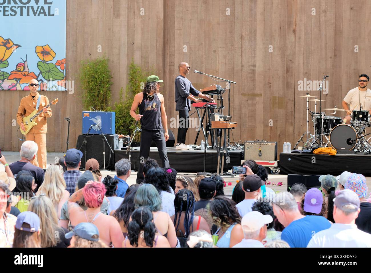 Chicano Batman tritt beim Stern Grove Festival auf, einer kostenlosen Konzertreihe im Sommer im Stern Grove Park in San Francisco, Kalifornien. Stockfoto