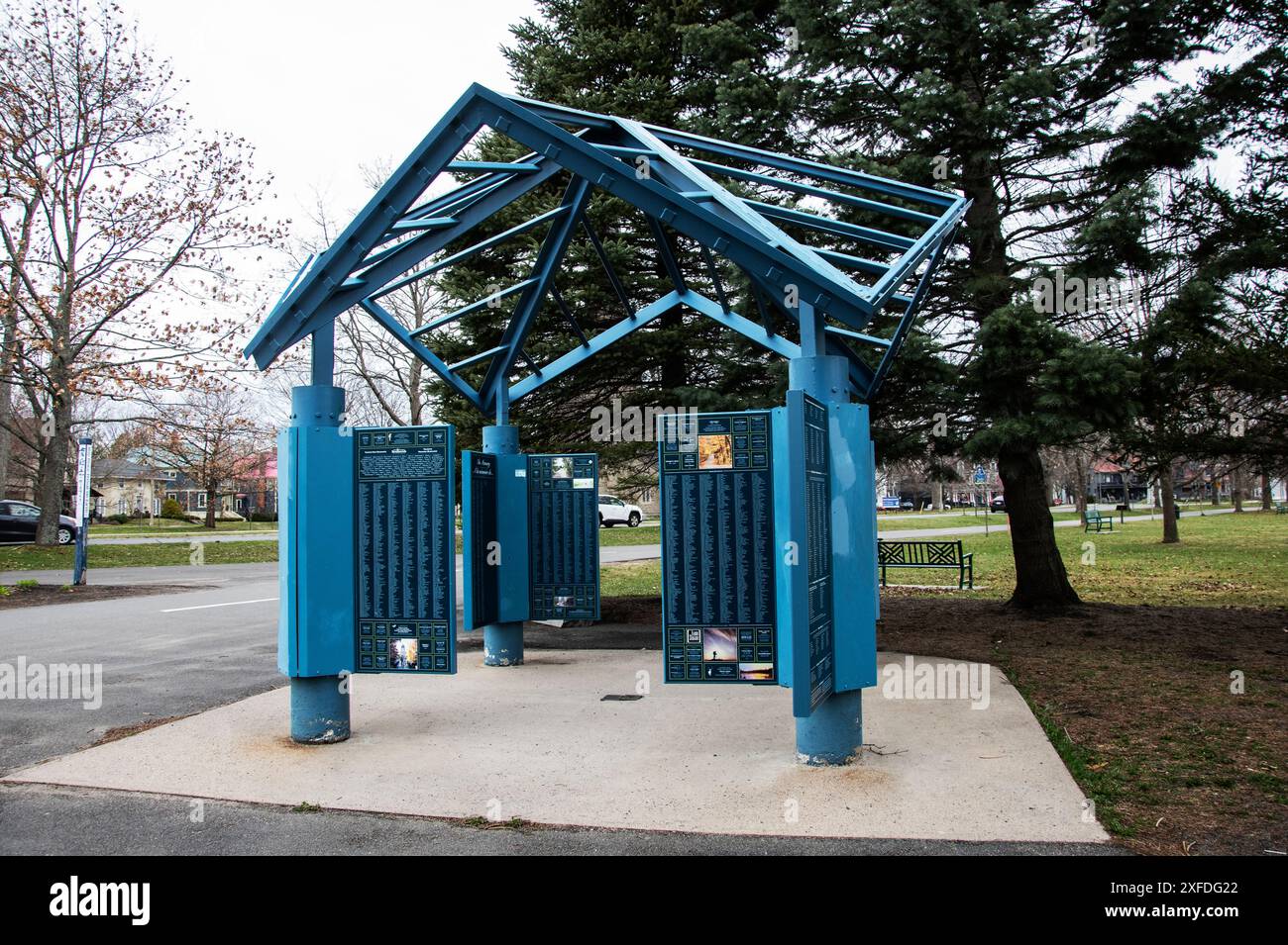 Tourismus New Brunswick in Erinnerung Schilder am südlichen Flussufer in der Innenstadt von Fredericton, New Brunswick, Kanada Stockfoto