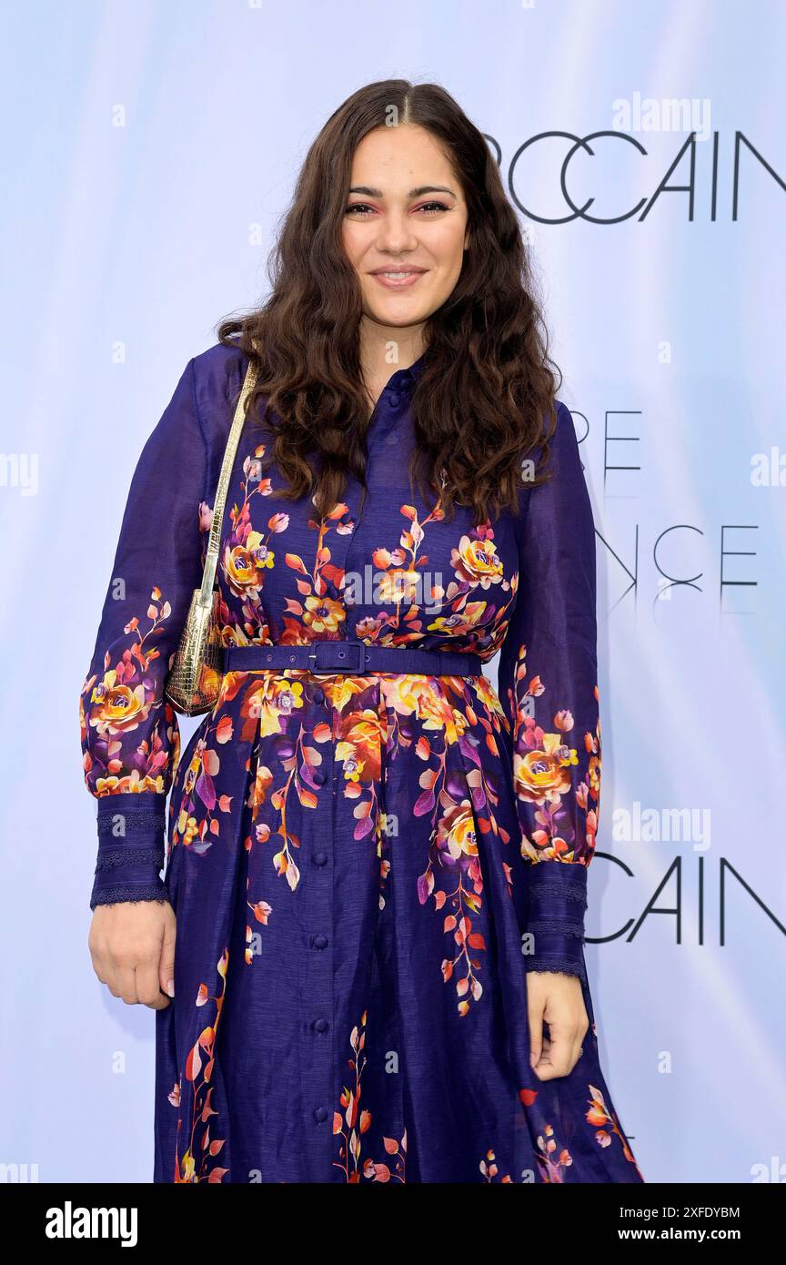 Nilam Farooq bei der Marc Cain Fashion Show 'Pure Radiance - Frühjahr/Sommer 2025' auf der Berlin Fashion Week S/S 2025 in der Kolonnade mit Triumphtor am Neuen Palais. Potsdam, 02.07.2024 Stockfoto