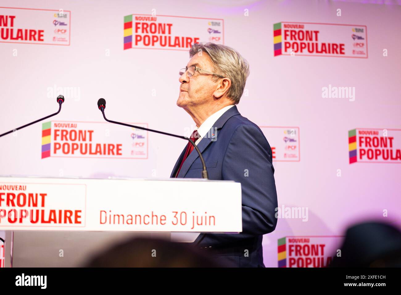 Paris, Frankreich. 30. Juni 2024. Jean-Luc Mélenchon, Vorsitzender der Gruppe La France Insoumise, spricht nach den Ergebnissen der ersten Wahlrunde im Hauptquartier von La France Insoumise. Wahlabend der Koalition Nouveau Front Populaire am Hauptsitz der La France Insoumise in Paris mit einer Rede von Jean-Luc Mélenchon nach den Ergebnissen der ersten Runde der Parlamentswahlen. (Foto: Telmo Pinto/SOPA Images/SIPA USA) Credit: SIPA USA/Alamy Live News Stockfoto