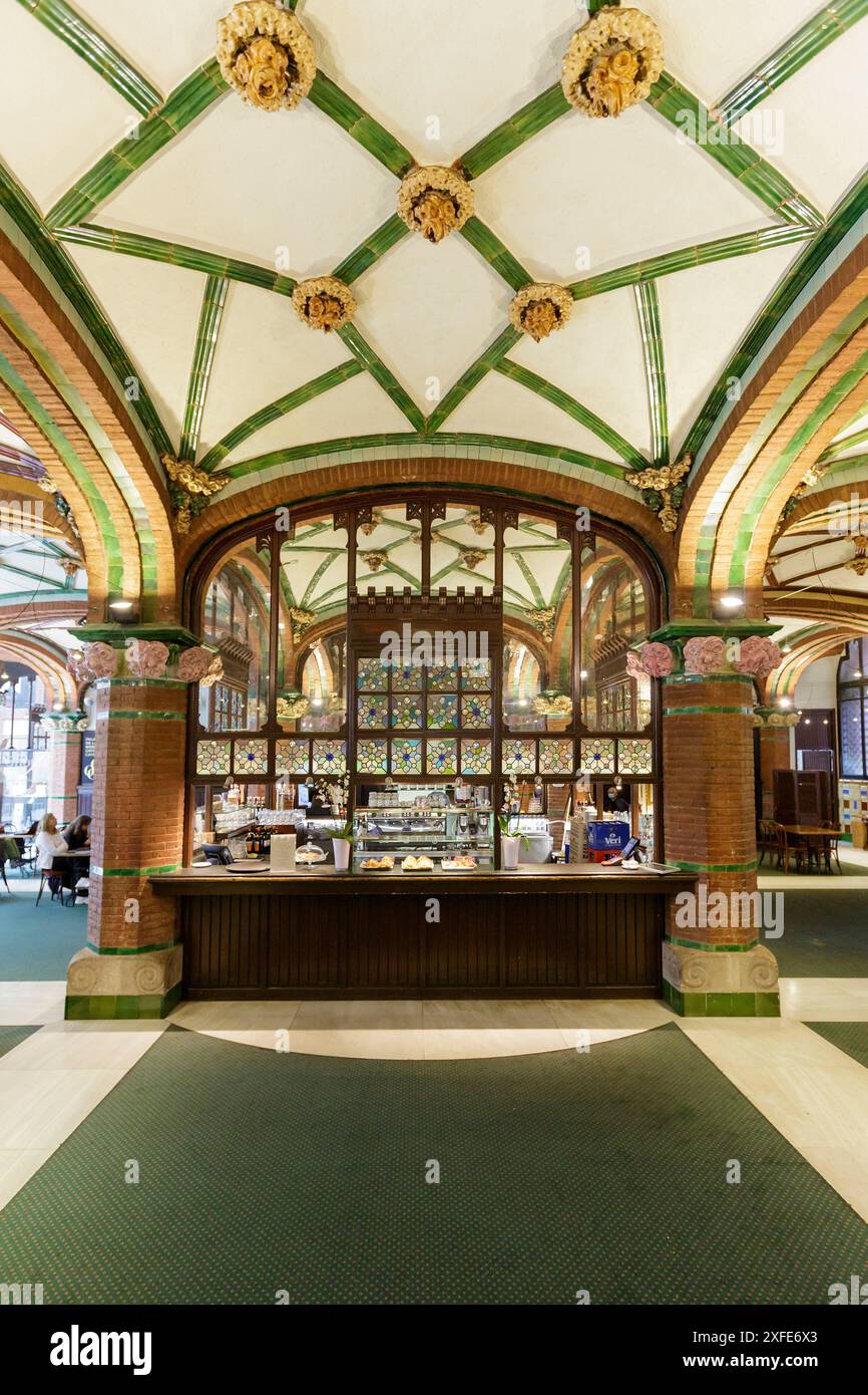 Spanien, Katalonien, Barcelona, das Foyer wurde 1989 von den Architekten Carles Diaz und Oscar Tusquets im Zuge der Renovierung des Innenteils erbaut Stockfoto