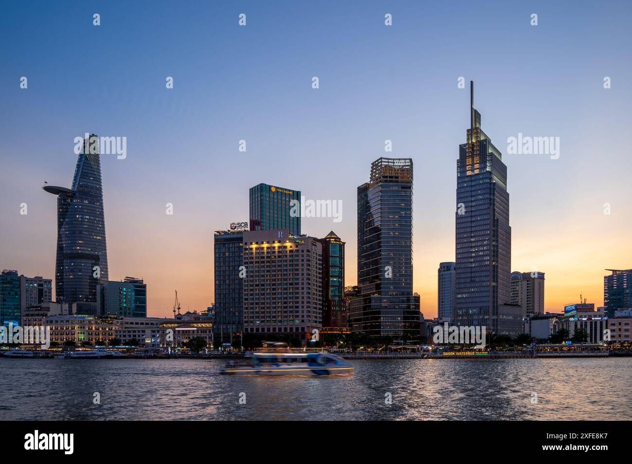 Blick auf die Skyline von Ho Chi Minh City von Thu Thiem Stockfoto