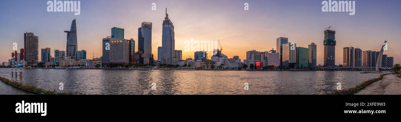 Panoramablick auf die Skyline von Ho Chi Minh City von Thu Thiem Stockfoto