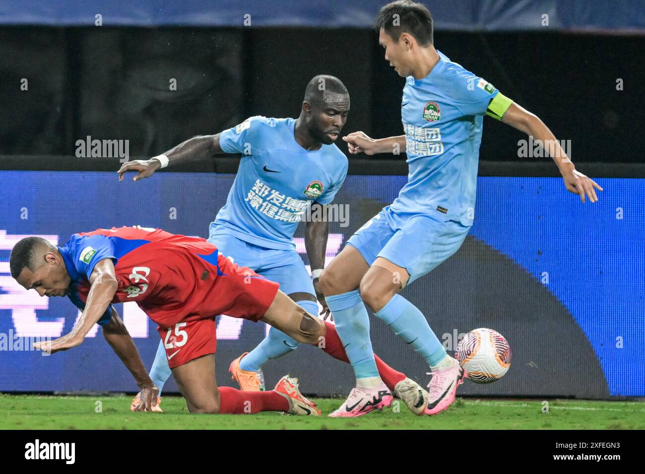 Henan Jiuzu Dukang Football Club besiegte den Meizhou Hakka Football Club mit 3-0 in der siebzehnten Runde der Chinesischen Super League (CSL) 2024 in Meizhou City, der südchinesischen Provinz Guangdong, am 30. Juni 2024. (Foto: Imaginechina/SIPA USA) Credit: SIPA US/Alamy Live News Stockfoto