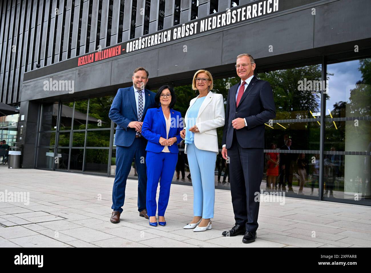 Pressekonferenz Land Ooe, Oberoesterreich uebernimmt den Vorsitz in der Landeshauptleute-Konferenz 03.07.2024, Linz, AUT, Pressekonferenz Land Ooe, Oberoesterreich uebernimmt den Vorsitz in der Landeshauptleute-Konferenz, im Bild Franz Ebner VP, Praesident des Bundesrates, Margit Goell VP, Mitglied des Bundesrates, Johanna Mikl-Leitner VP, Landeshauptfrau Niederoesterreich, Thomas Stelzer VP, Landeshauptmann Oberoesterreich *** Pressekonferenz Land Ooe, Oberösterreich übernimmt den Vorsitz der Landeshauptkonferenz 03 07 2024, Linz, AUT, Pressekonferenz Land Ooe, Oberösterreich Stockfoto