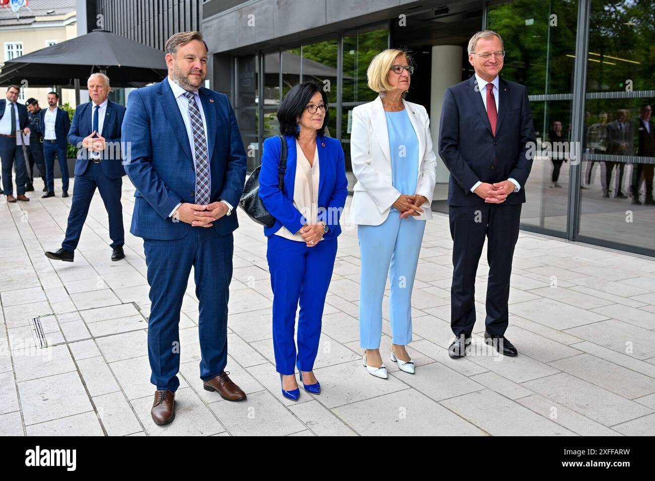 Pressekonferenz Land Ooe, Oberoesterreich uebernimmt den Vorsitz in der Landeshauptleute-Konferenz 03.07.2024, Linz, AUT, Pressekonferenz Land Ooe, Oberoesterreich uebernimmt den Vorsitz in der Landeshauptleute-Konferenz, im Bild Franz Ebner VP, Praesident des Bundesrates, Margit Goell VP, Mitglied des Bundesrates, Johanna Mikl-Leitner VP, Landeshauptfrau Niederoesterreich, Thomas Stelzer VP, Landeshauptmann Oberoesterreich *** Pressekonferenz Land Ooe, Oberösterreich übernimmt den Vorsitz der Landeshauptkonferenz 03 07 2024, Linz, AUT, Pressekonferenz Land Ooe, Oberösterreich Stockfoto