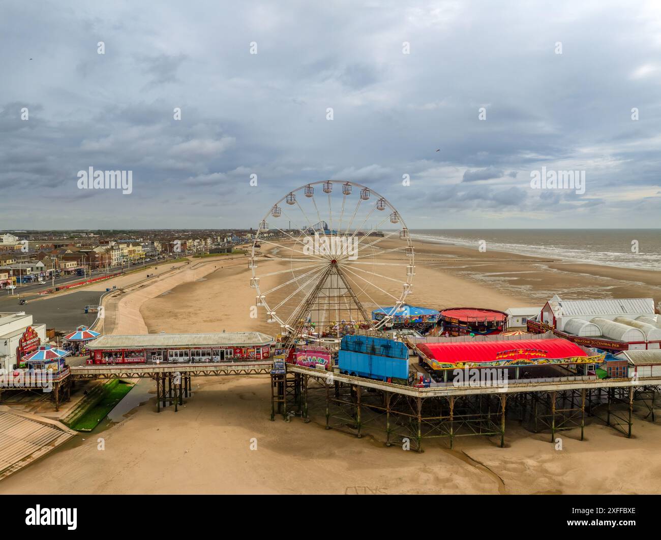 Blackpool Tower und Central und North Pier Stockfoto