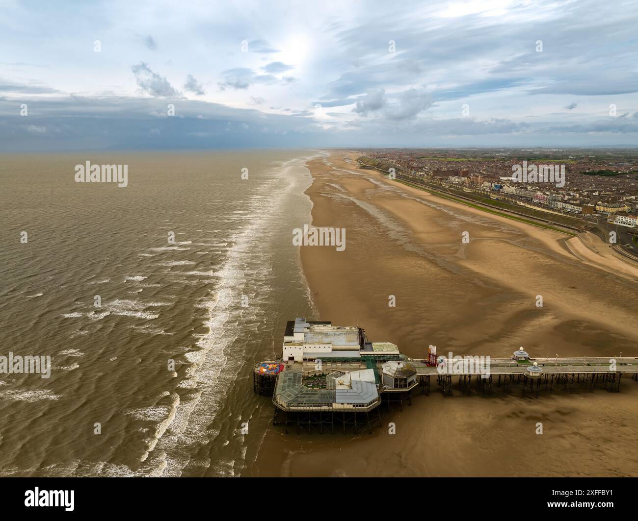 Blackpool Tower und Central und North Pier Stockfoto