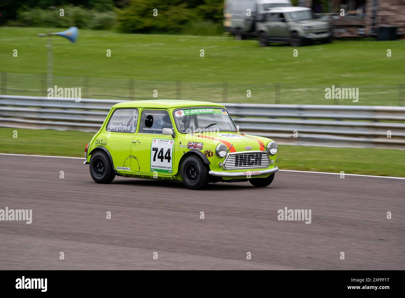 Andover, Hampshire - 7. Juni 2024: Dunlop Mini Se7en Challenge unterstützt von Mini Spares Stockfoto