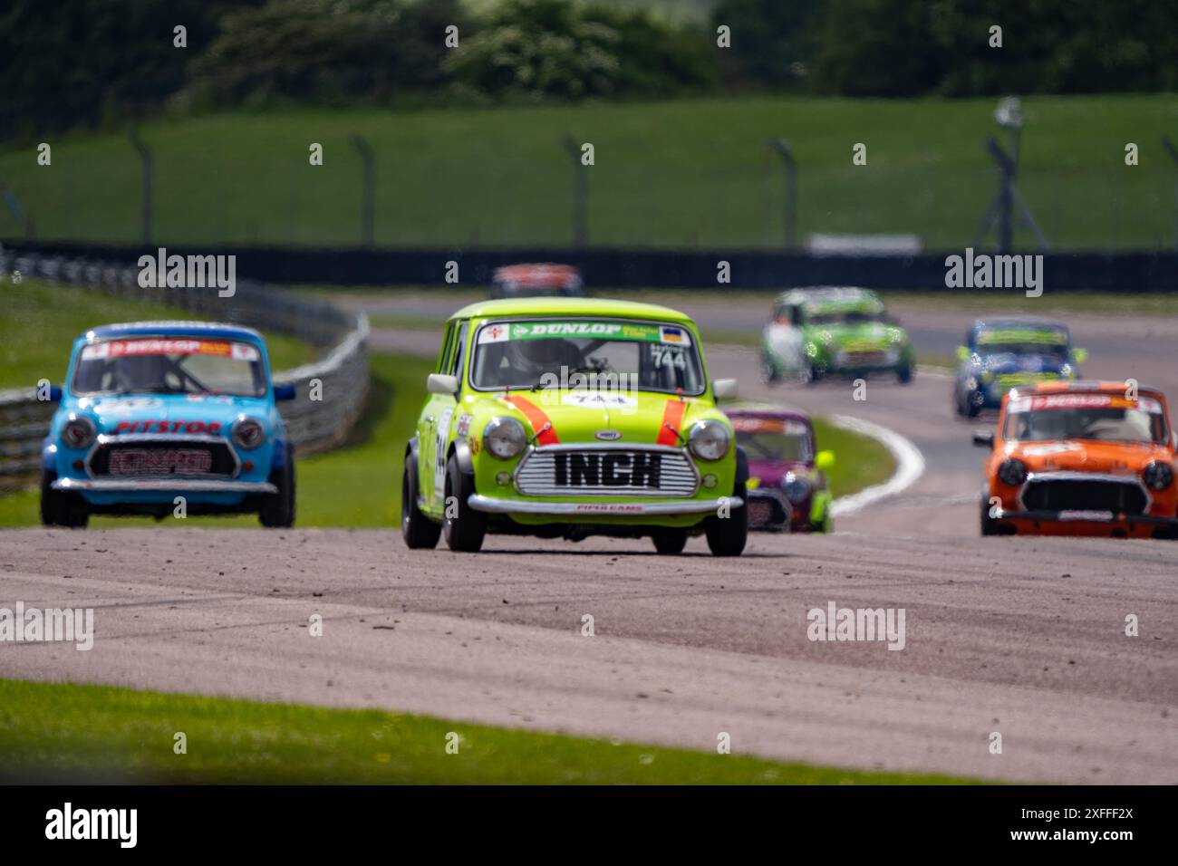 Andover, Hampshire - 7. Juni 2024: Dunlop Mini Se7en Challenge unterstützt von Mini Spares Stockfoto