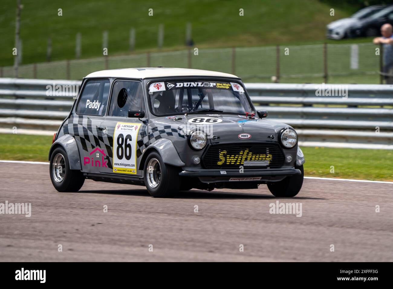 Andover, Hampshire - 7. Juni 2024: Dunlop Mini Se7en Challenge unterstützt von Mini Spares Stockfoto