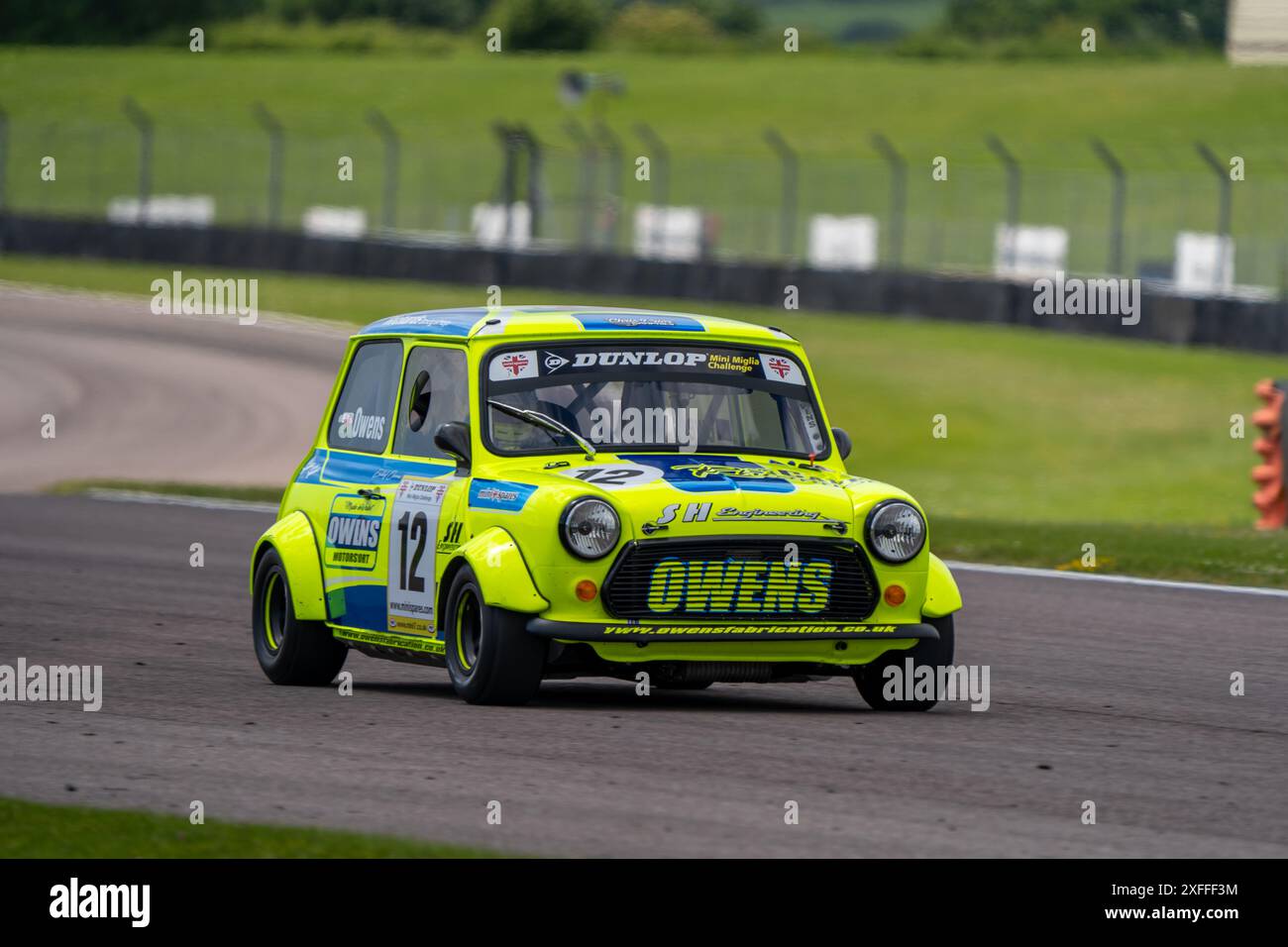 Andover, Hampshire - 7. Juni 2024: Dunlop Mini Se7en Challenge unterstützt von Mini Spares Stockfoto