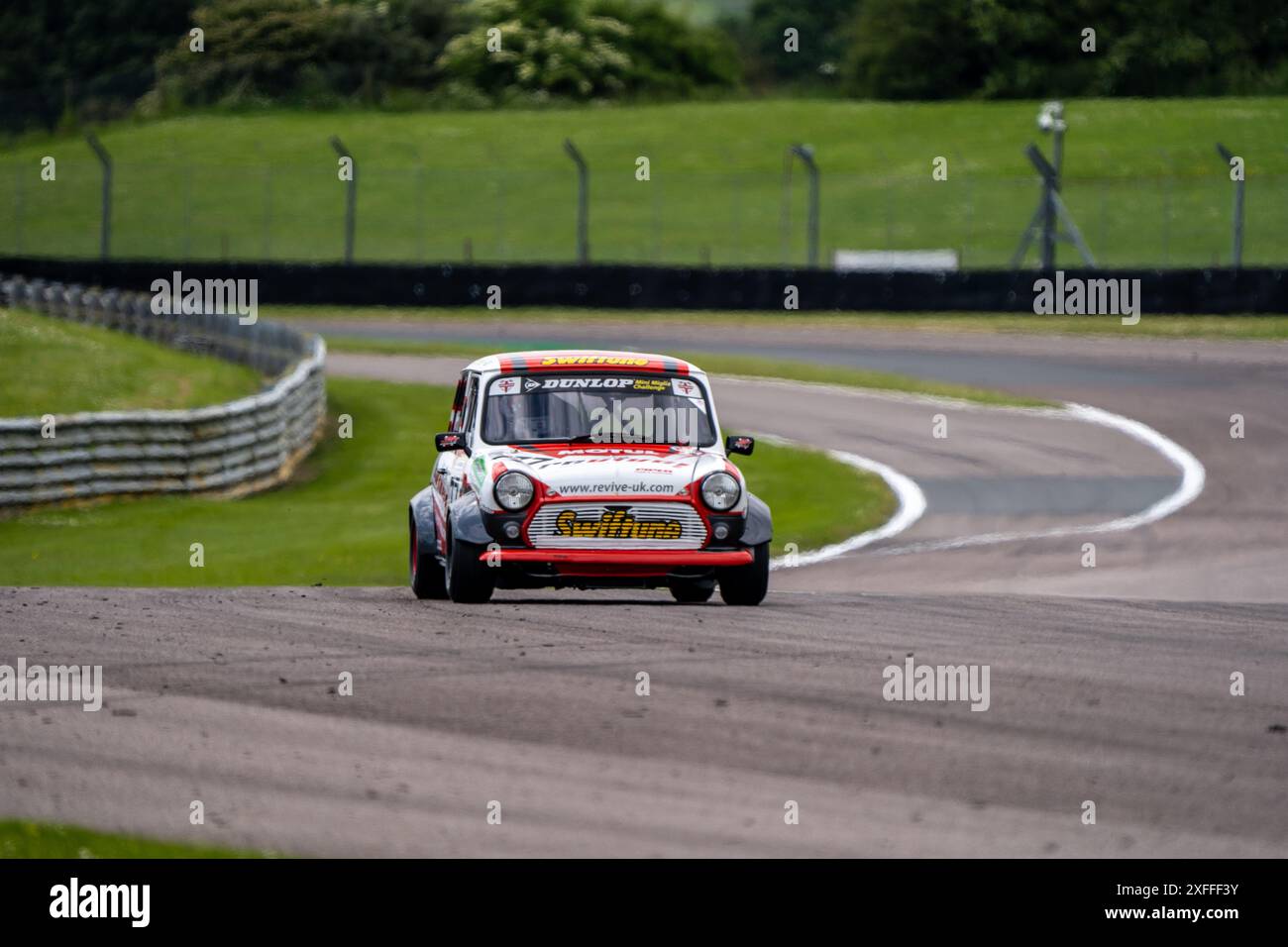 Andover, Hampshire - 7. Juni 2024: Dunlop Mini Se7en Challenge unterstützt von Mini Spares Stockfoto