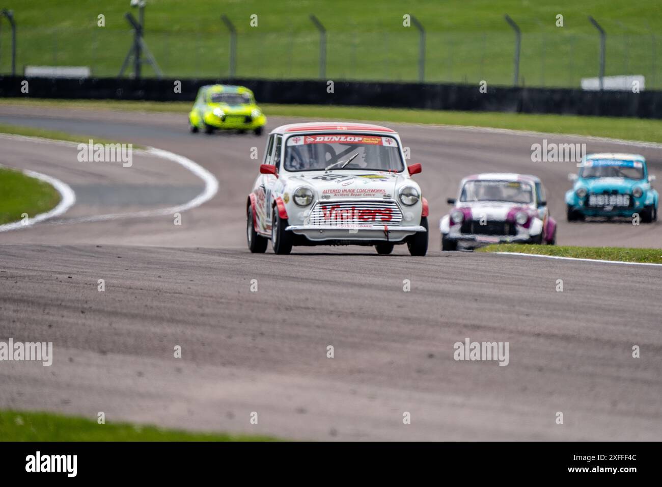 Andover, Hampshire - 7. Juni 2024: Dunlop Mini Se7en Challenge unterstützt von Mini Spares Stockfoto