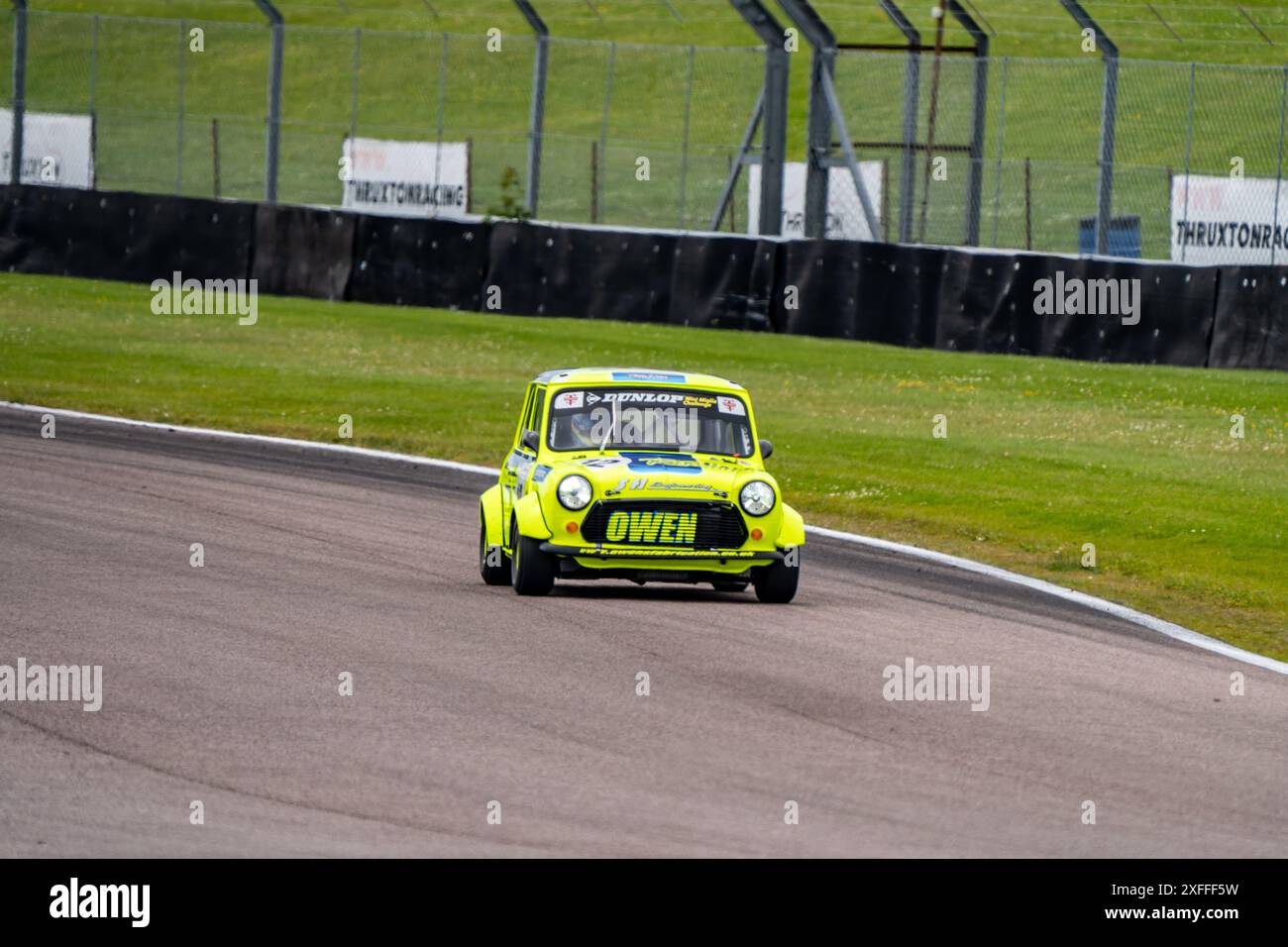 Andover, Hampshire - 7. Juni 2024: Dunlop Mini Se7en Challenge unterstützt von Mini Spares Stockfoto