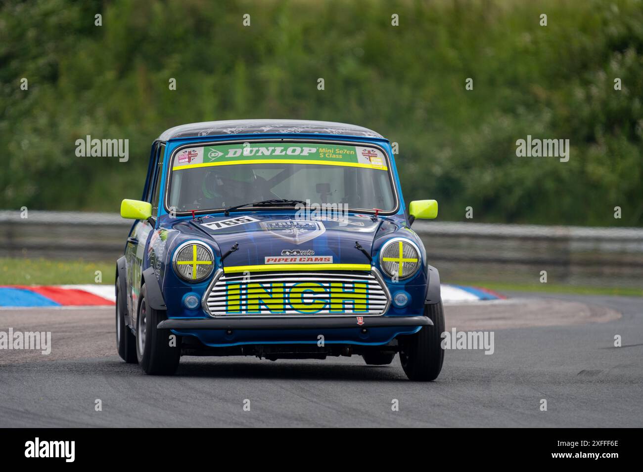 Andover, Hampshire - 7. Juni 2024: Dunlop Mini Se7en Challenge unterstützt von Mini Spares Stockfoto