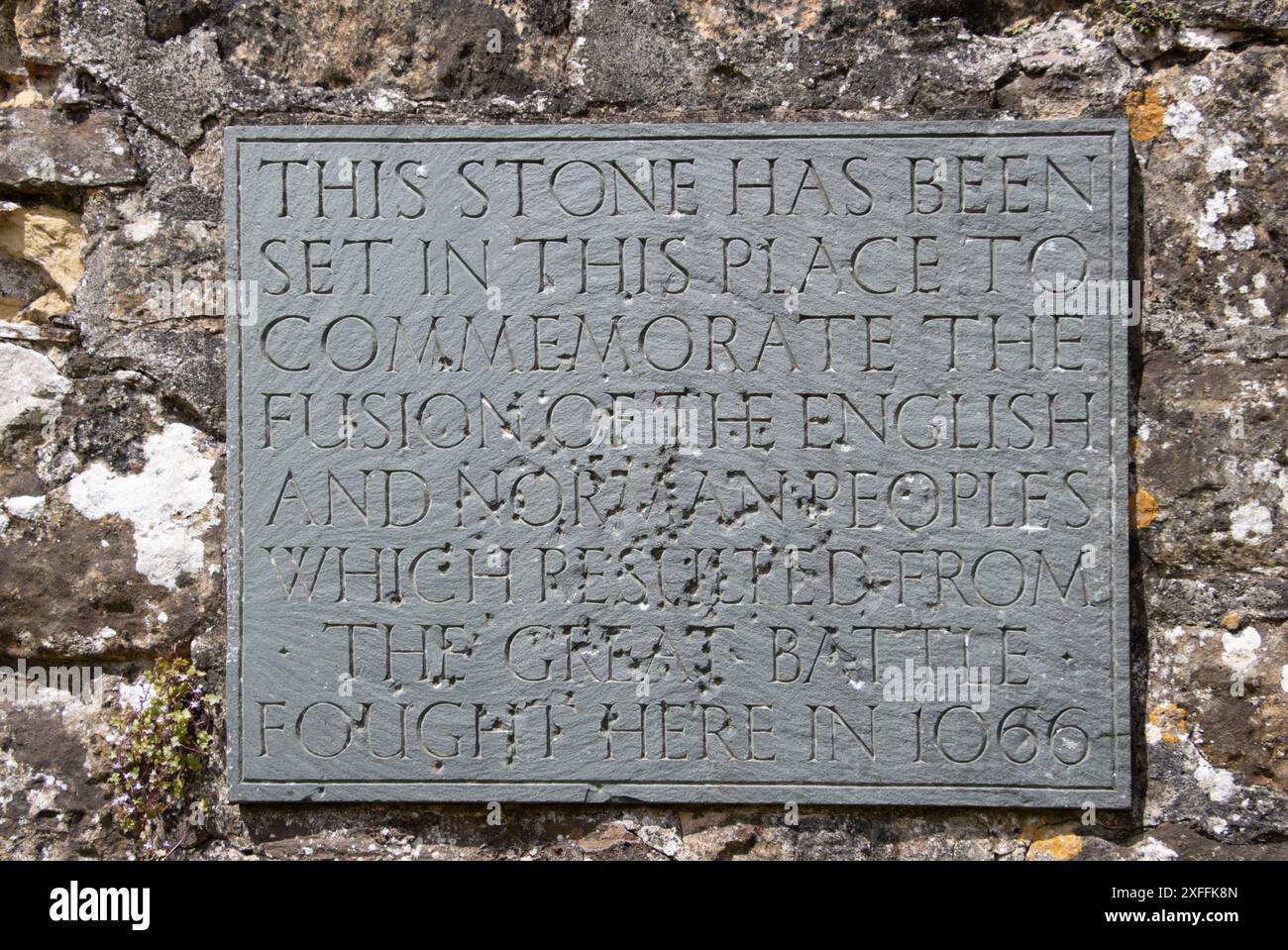 Gedenktafel für die Schlacht von Hastings 1066 in der Battle Abbey, Hastings East sussex. Stockfoto