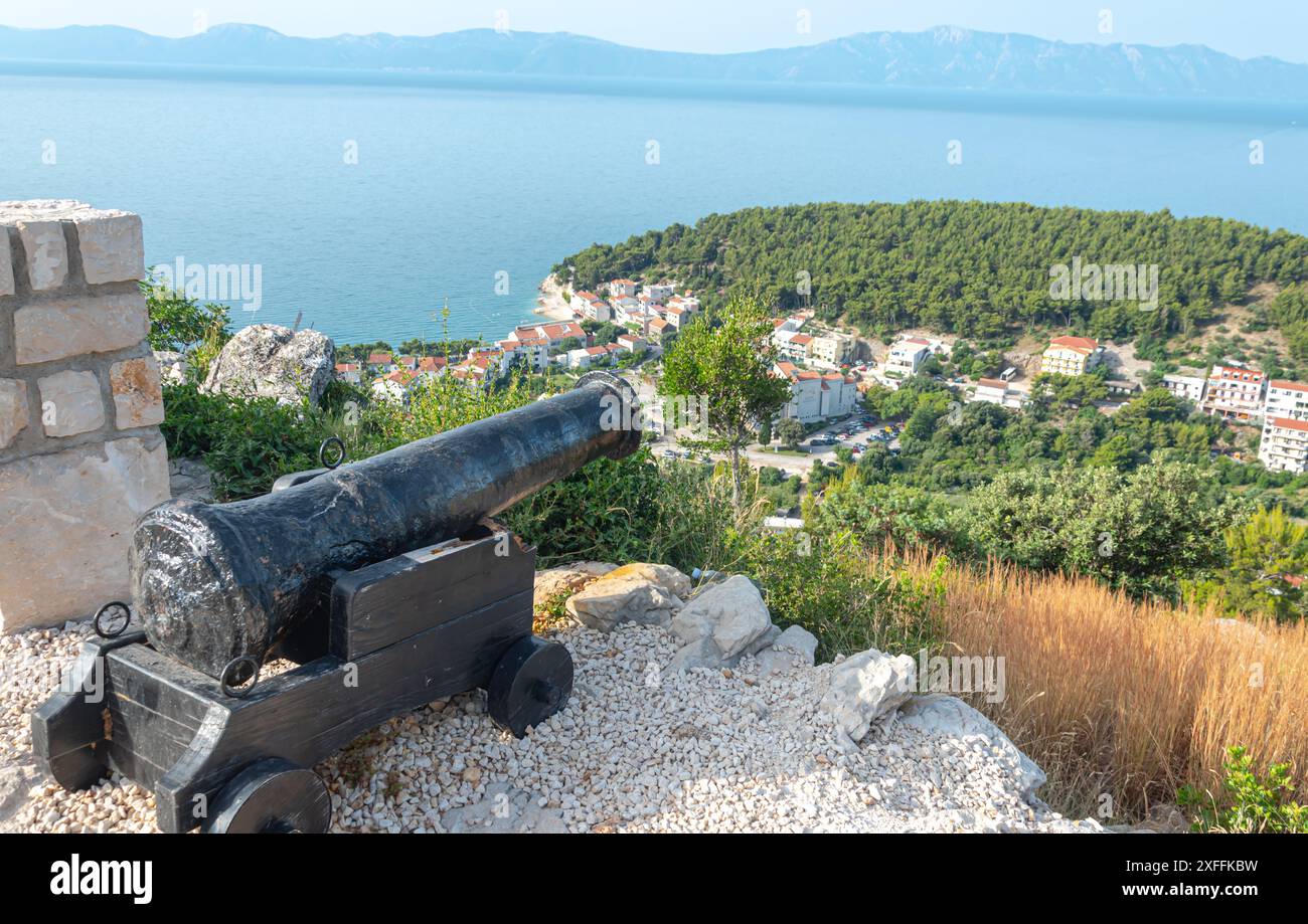 Kanone über Drvenik Stockfoto