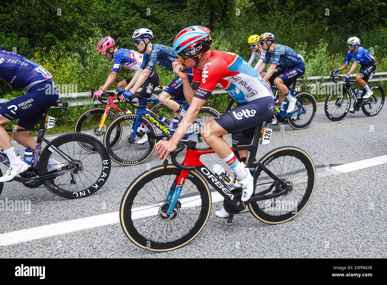 Saint Vulbas, Frankreich. Juli 2024. Der belgische Maxim Van Gils aus Lotto Dstny wurde am Mittwoch, den 03. Juli 2024, in der fünften Etappe des Tour de France-Radrennens 2024 von Saint-Jean-de-Maurienne nach Saint-Vulbas (177, 4 km) in Aktion dargestellt. Die 111. Ausgabe der Tour de France beginnt am Samstag, den 29. Juni und endet am 21. Juli in Nizza. BELGA FOTOPOOL LUCA BETTINI Credit: Belga Nachrichtenagentur/Alamy Live News Stockfoto