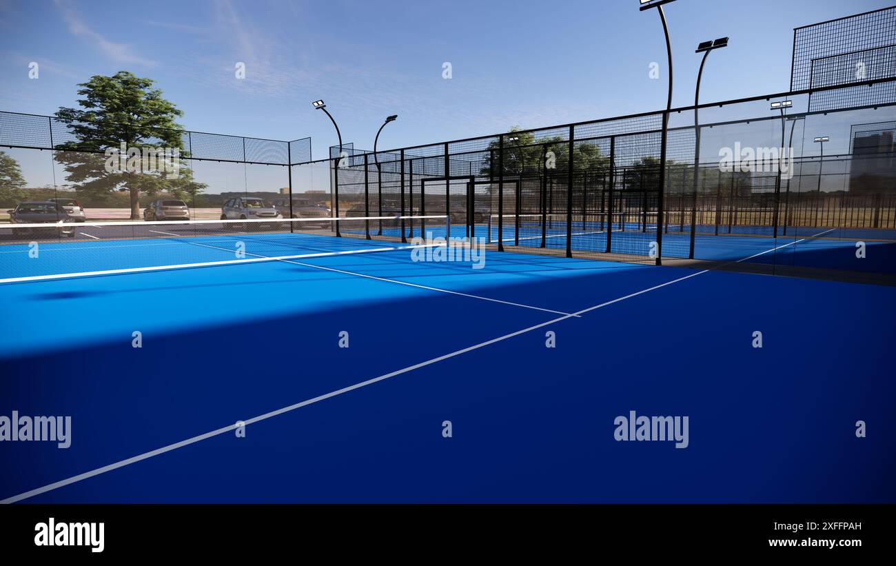 Padel Court im Freien mit blauer Oberfläche, mit Netzflutlichtern und Glas ausgestattet Stockfoto