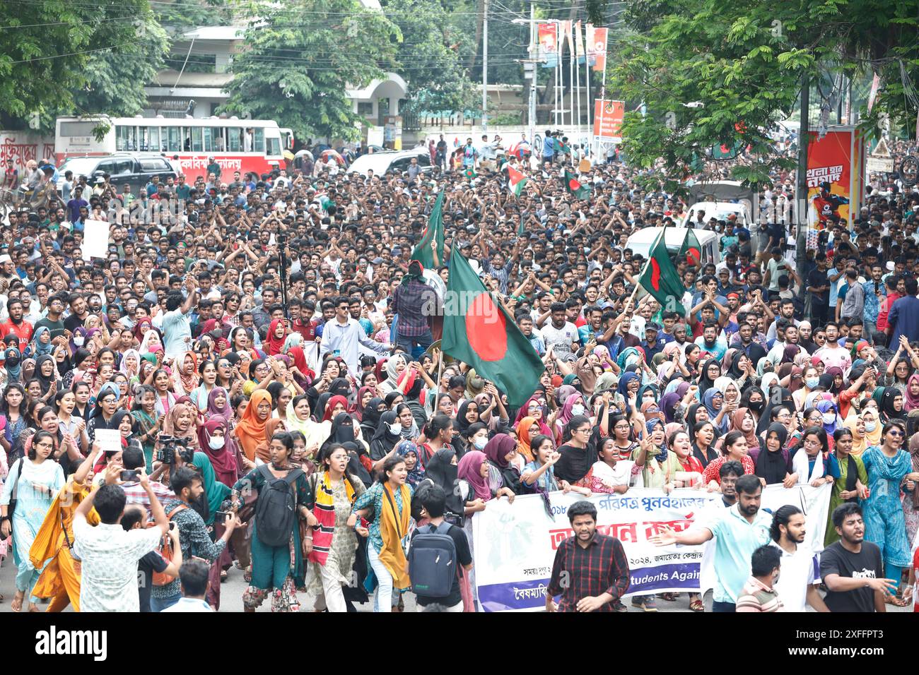 Dhaka, Bangladesch - 3. Juli 2024: Die Studenten der Universität Dhaka veranstalteten einen Campus-Protest, um die Abschaffung des Quotensystems für staatliche Arbeitsplätze zu fordern Stockfoto
