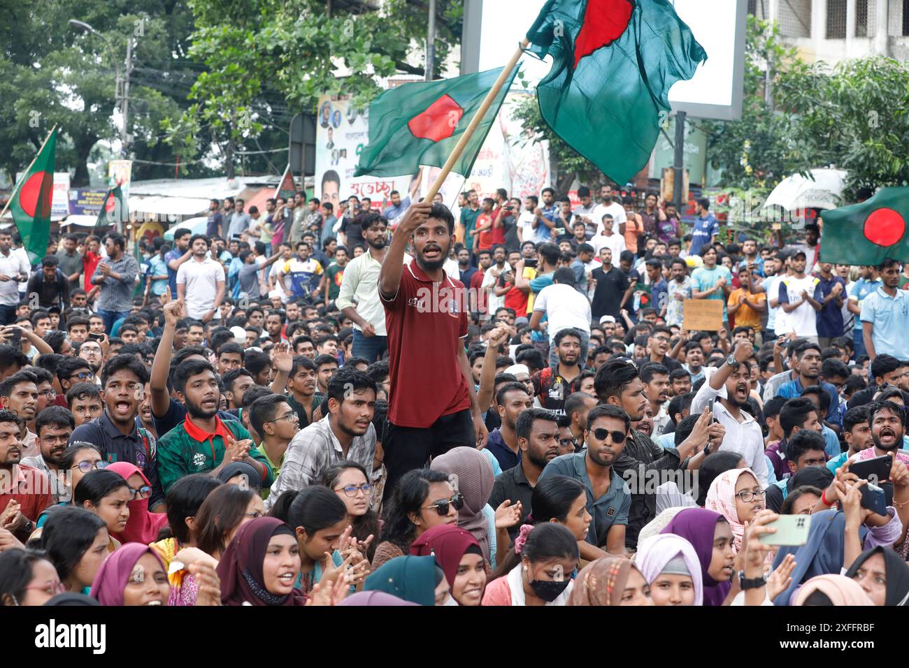 Dhaka, Bangladesch - 3. Juli 2024: Die Studenten der Universität Dhaka veranstalteten einen Campus-Protest, um die Abschaffung des Quotensystems für staatliche Arbeitsplätze zu fordern Stockfoto