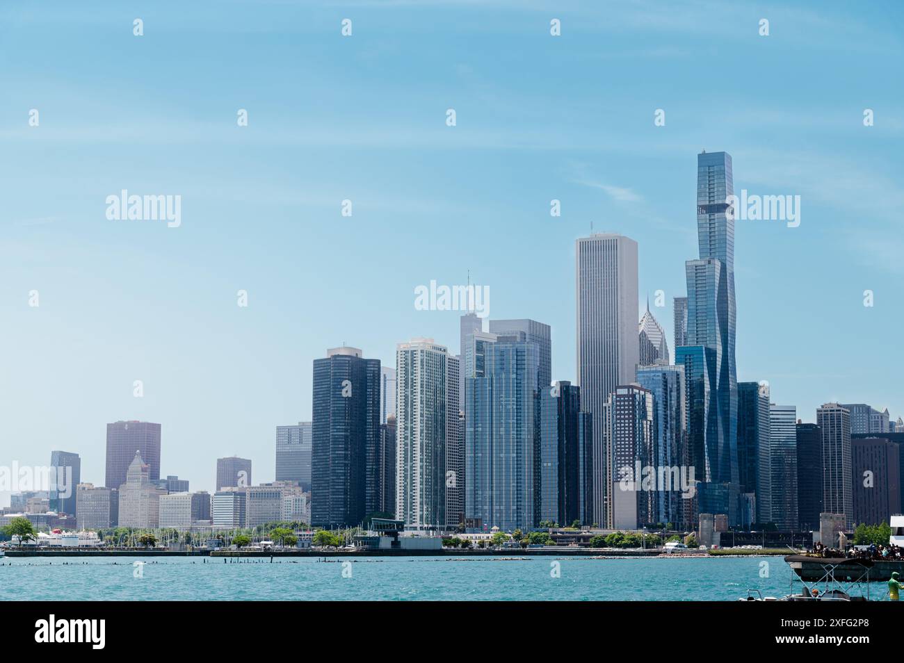 Skyline von Chicago von der anderen Seite des Lake Michigan Stockfoto