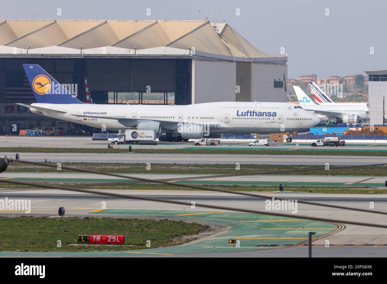 D-ABYD Lufthansa Boeing 747-830, Mecklenburg-Vorpommern am Los Angeles International Airport LAX / KLAX Los Angeles, Kalifornien, USA, Vereinigte Staaten von Amerika, 17.02.2024 *** D ABYD Lufthansa Boeing 747 830, Mecklenburg-Vorpommern am Los Angeles International Airport LAX Los Angeles, Kalifornien, USA, USA, 17 02 2024 Stockfoto