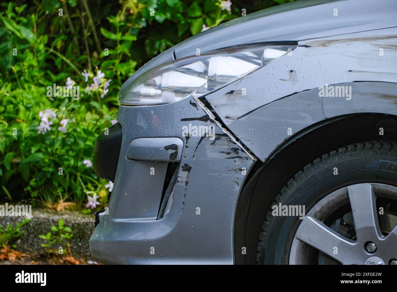 Düsseldorf 03.07.2024 Autounfall Auto KFZ Unfall Verkehrsunfall Unfallschaden KFZ-Reparatur Versicherung Kasko Teilkasko Vollkasko Autoversicherer Autoversicherung Eigenbeteiligung Haftpflicht Haftpflichtschaden Kaskoschaden Mobilitätsversicherung Mobilitätsgarantie Düsseldorf Nordrhein-Westfalen Deutschland *** Düsseldorf 03 07 2024 Autounfall Verkehrsunfall Verkehrsunfall Unfallschaden PKW Reparaturversicherung umfassende Teilversicherung Kfz-Versicherung Kfz-Versicherung Überschusshaftpflicht-Schaden umfassende Versicherung Mobilitätsversicherung Garantie D Stockfoto