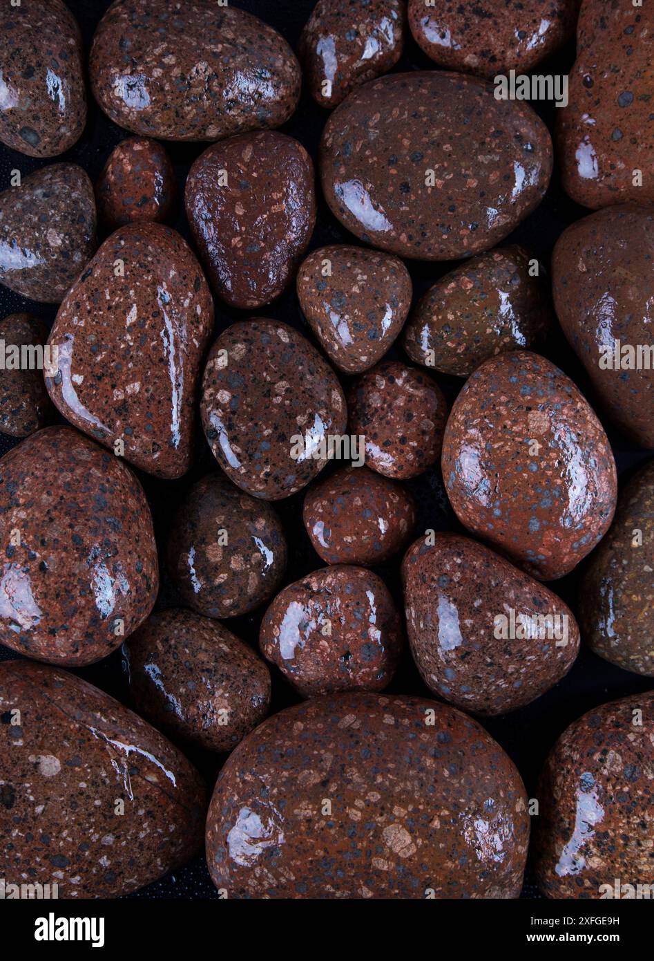 Hintergrund aus einem Haufen von Steinen, natürlicher Hintergrund Stockfoto