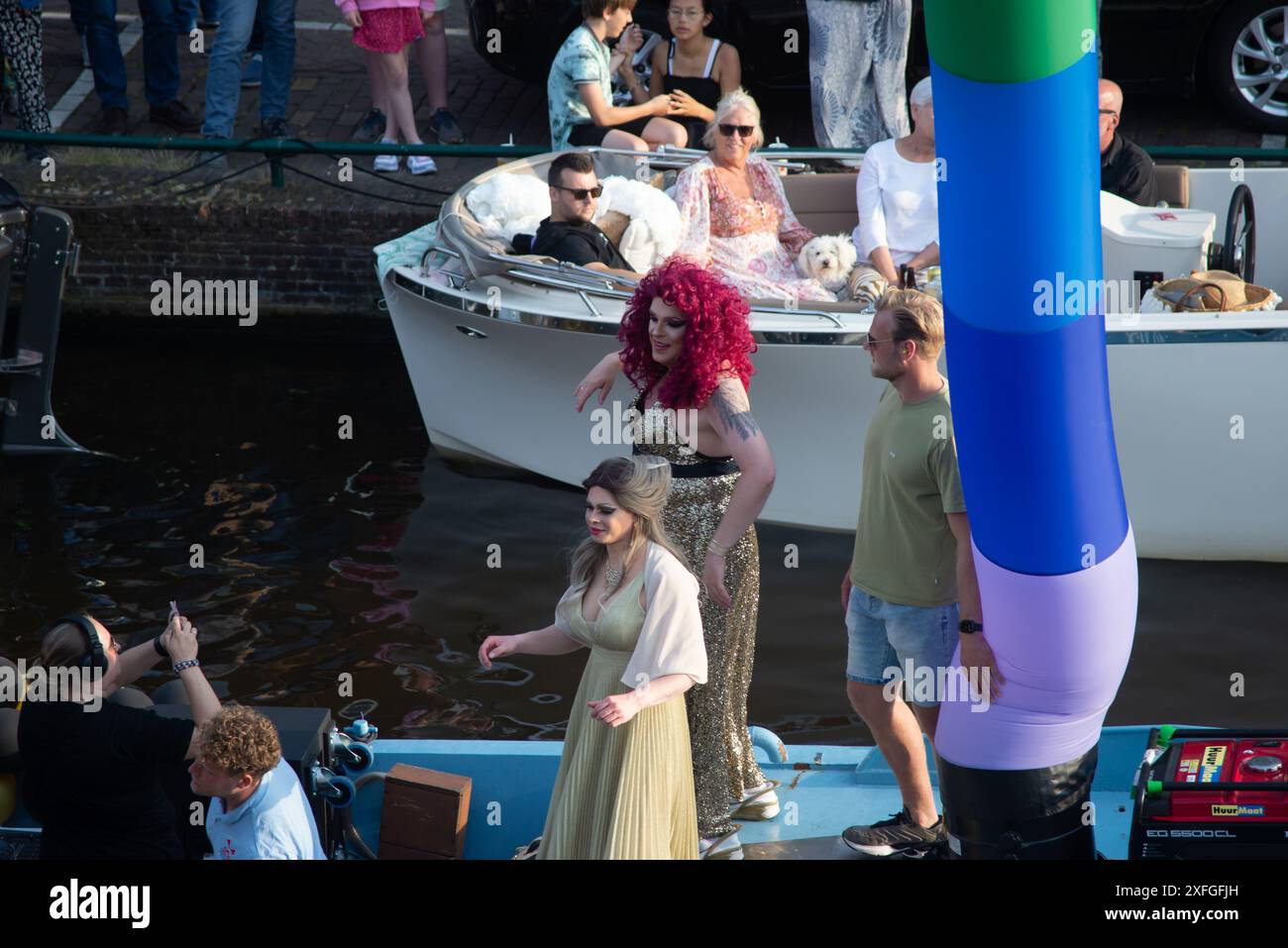 28. 06. 2024 Leiden, Niederlande, Lakenfest, LGBTQ+ Gruppe, die an der Sommerfeier in Leiden mit teilnimmt Stockfoto