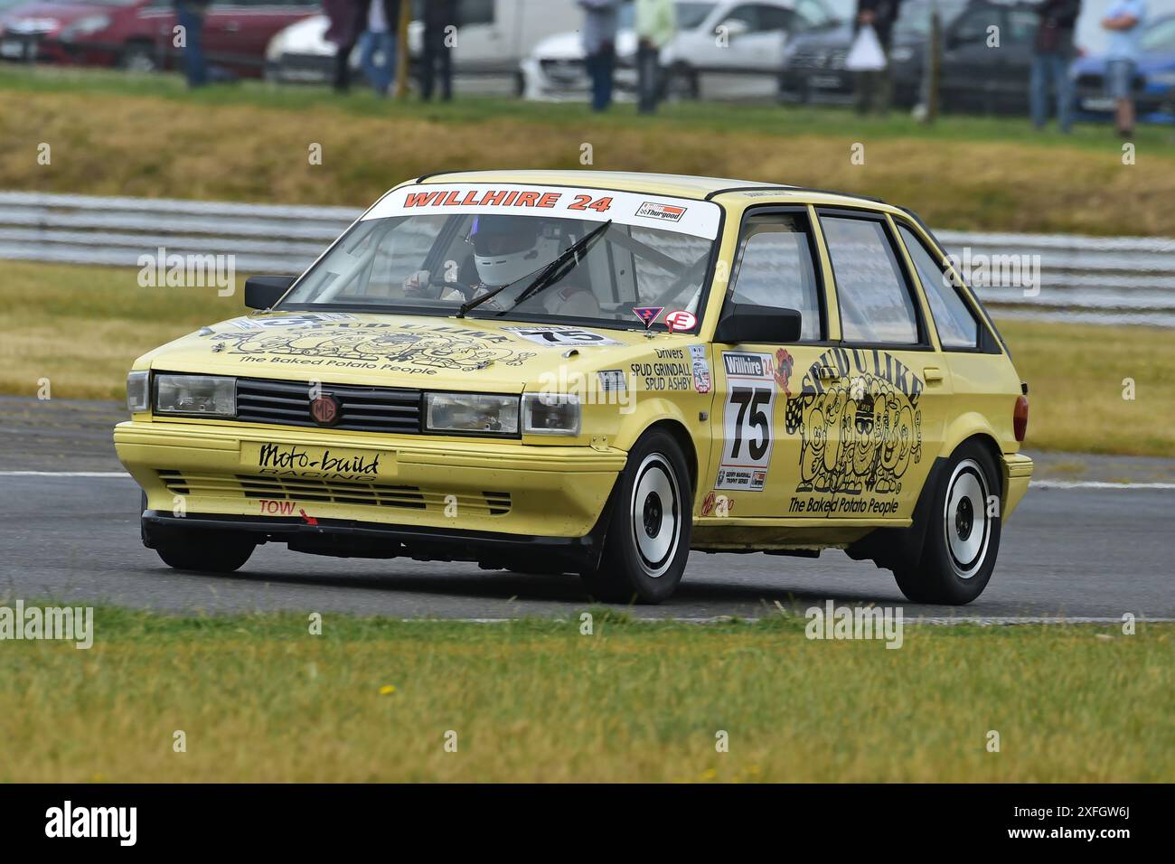 Samuel Ashby, Thomas Grindall, MG Maestro, HRDC „Gerry Marshall“ Trophy Series, Motor Racing Legends, Snetterton Classic, ein fünfundvierzigminütiges Rennen mit Stockfoto