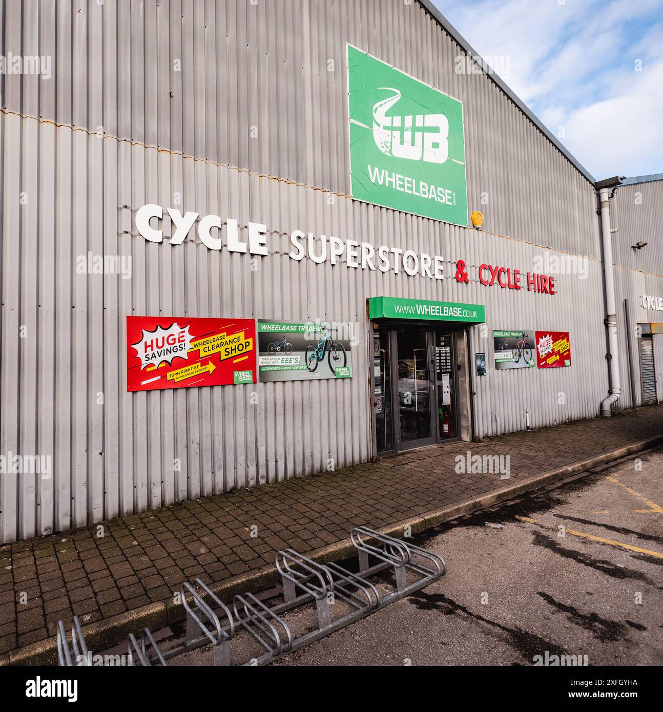 Staveley Community Ebikes bietet Ihnen Mietzugang zu 2 E-Bikes mitten in Staveley, 24 Stunden am Tag, 365 Tage im Jahr. Stockfoto