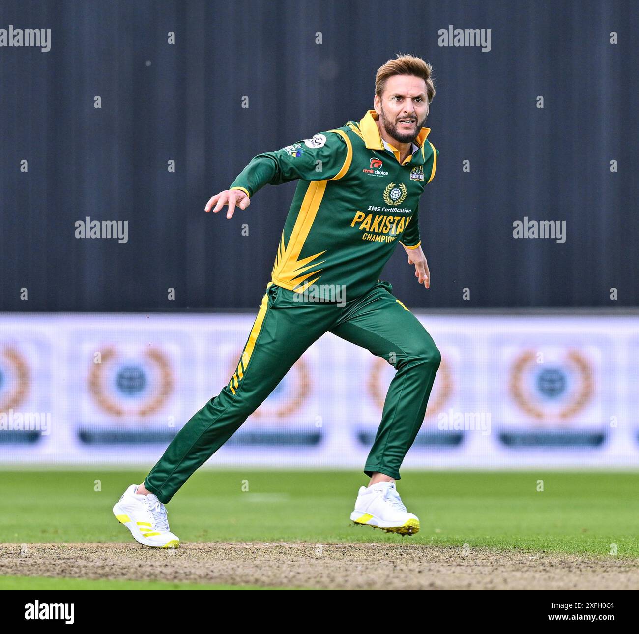 Edgbaston, Birmingham, Großbritannien. Juli 2024. World Championship of Legends T20 Cricket League, Pakistan Champions versus Australia Champions; Shahid Afridi of Pakistan Bowls Credit: Action Plus Sports/Alamy Live News Stockfoto