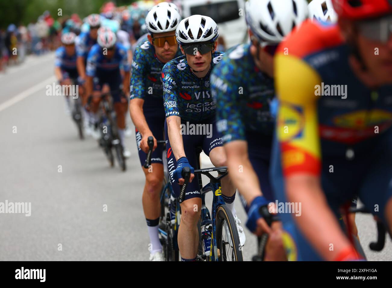 Tour de France 2024 Stage 5 Saint - Jean - de Maurienne nach Saint Vulbas Plaine de L'Ain. Jonas Vingegaard für das Team Visma Lease a Bike. Stockfoto